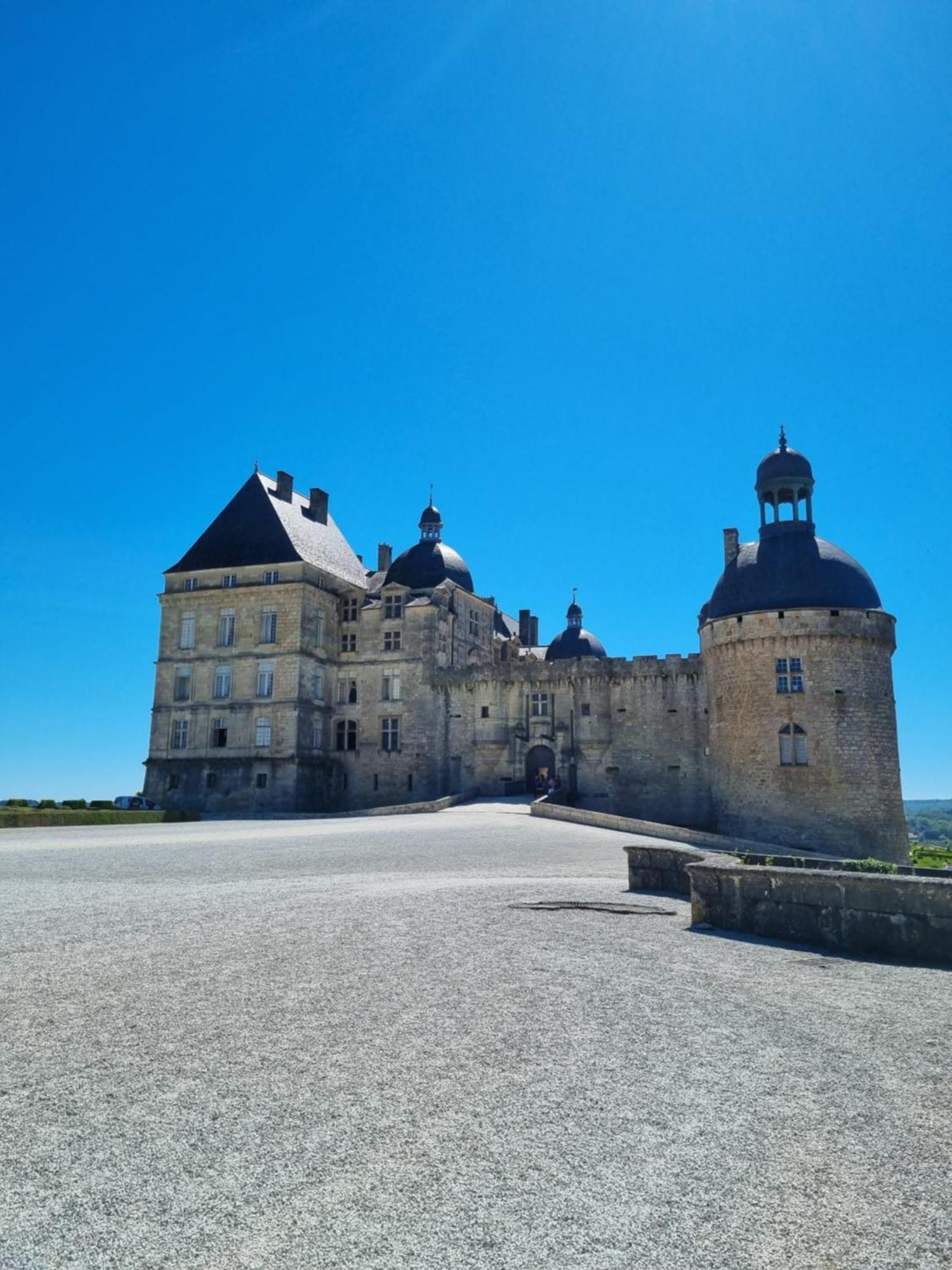 Hotel Au Perigord Noir Hautefort Exterior foto
